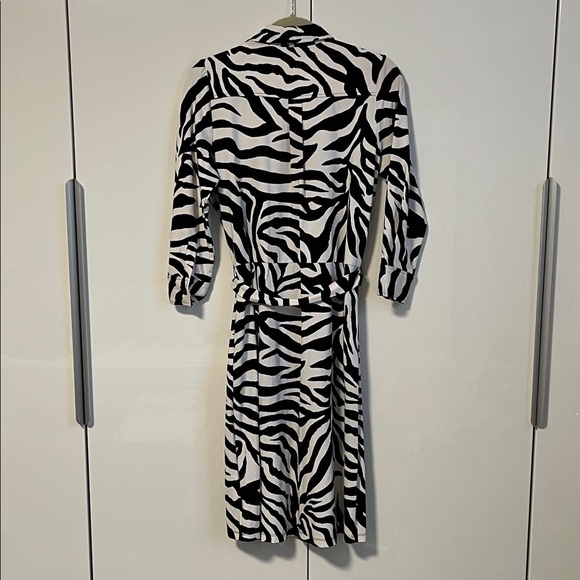 Larry Levine Black and White Zebra Print Belted Midi Shirt Dress, Size M - Picture 7 of 10